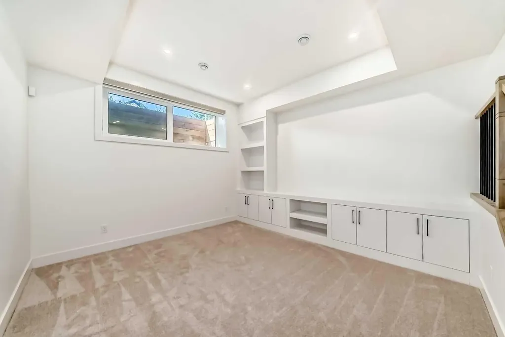 414 32 Avenue NW Calgary AB T2M 2P9