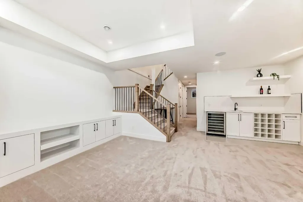 414 32 Avenue NW Calgary AB T2M 2P9