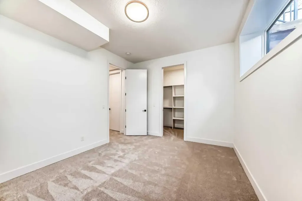 414 32 Avenue NW Calgary AB T2M 2P9