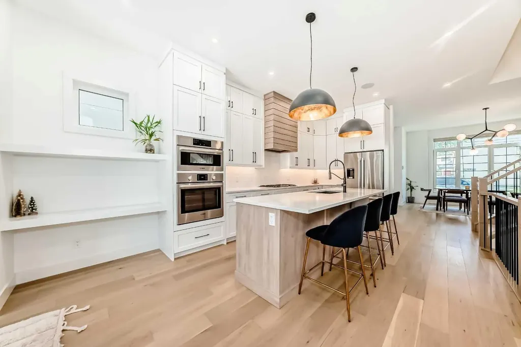 414 32 Avenue NW Calgary AB T2M 2P9