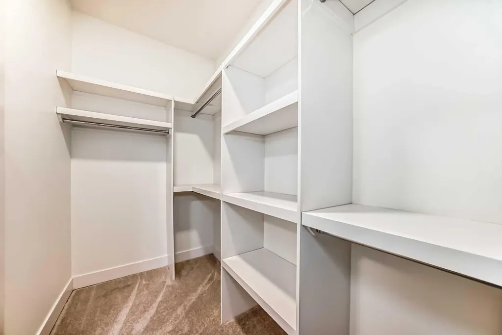414 32 Avenue NW Calgary AB T2M 2P9