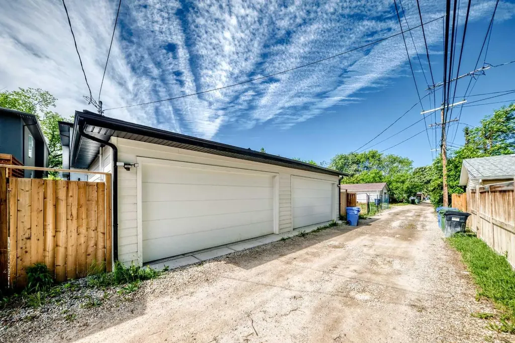414 32 Avenue NW Calgary AB T2M 2P9
