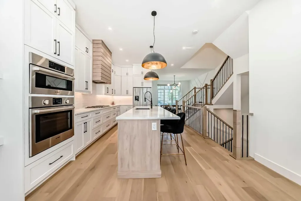 414 32 Avenue NW Calgary AB T2M 2P9