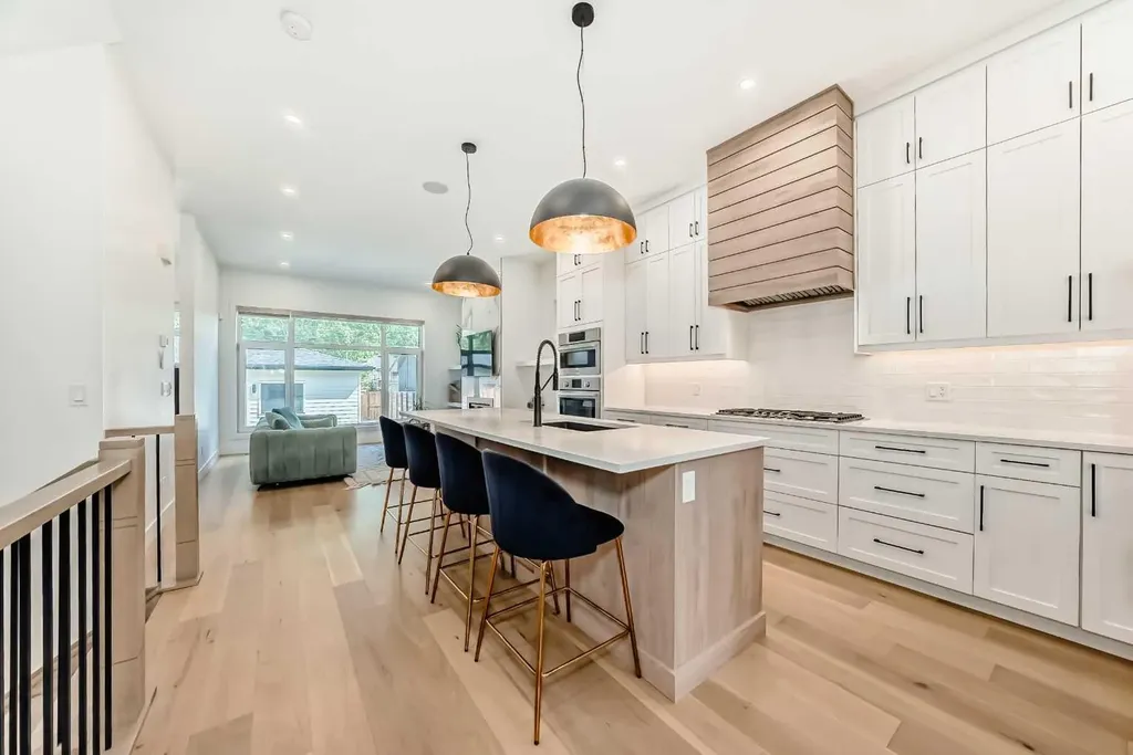 414 32 Avenue NW Calgary AB T2M 2P9