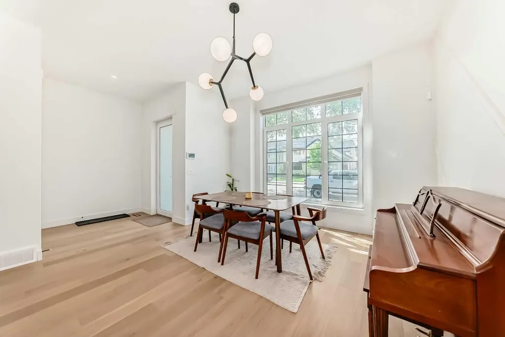 414 32 Avenue NW Calgary AB T2M 2P9