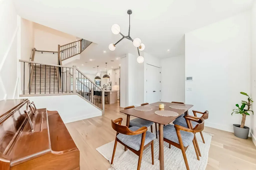 414 32 Avenue NW Calgary AB T2M 2P9