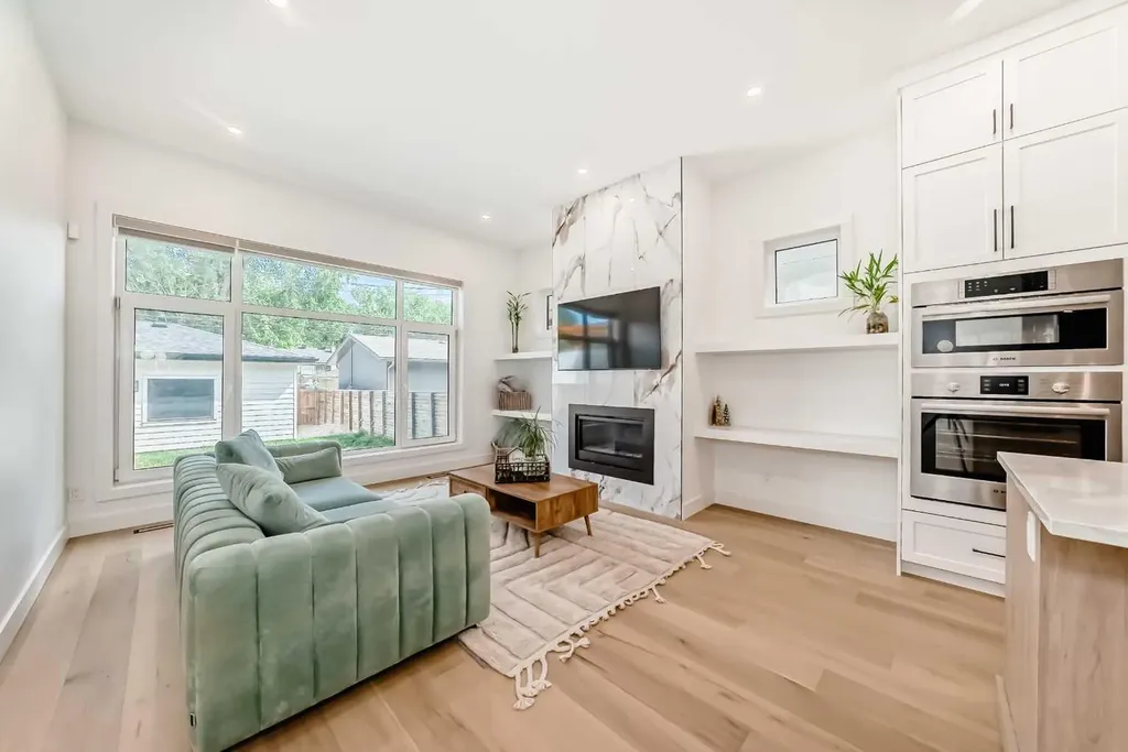 414 32 Avenue NW Calgary AB T2M 2P9