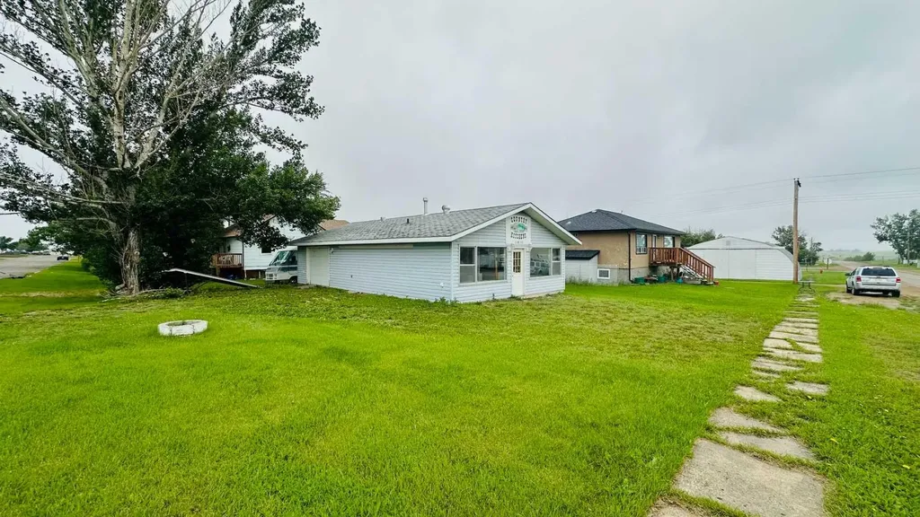 103 1 Street W Munson AB T0J 2C0