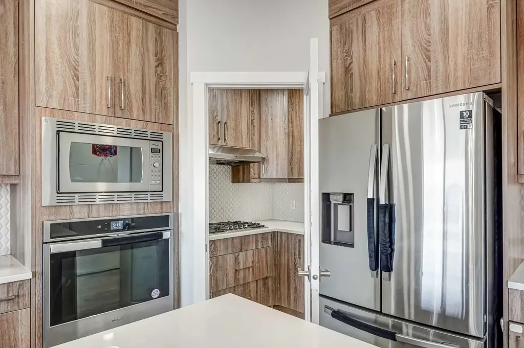 349 Corner Meadows Way NE Calgary AB T3N1Y6
