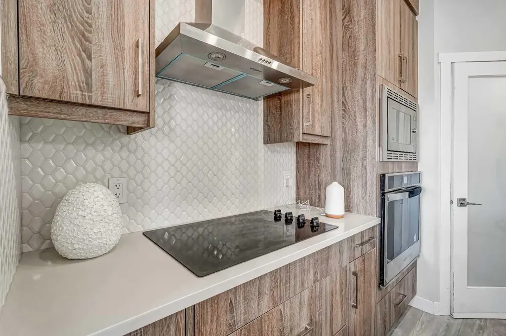 349 Corner Meadows Way NE Calgary AB T3N1Y6