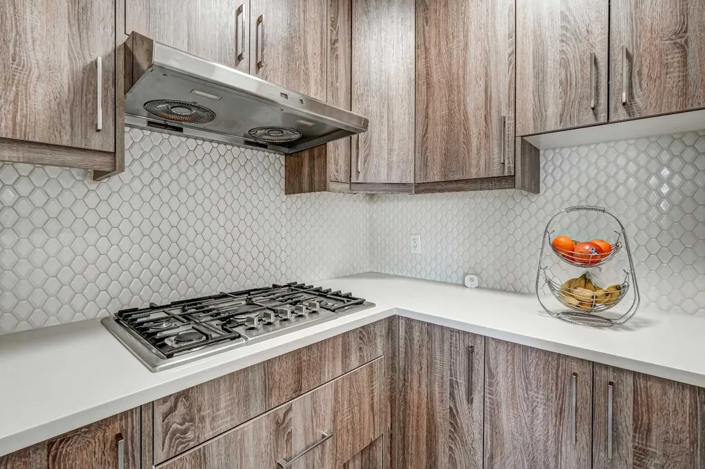 349 Corner Meadows Way NE Calgary AB T3N1Y6