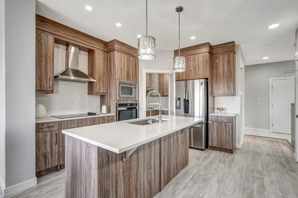 349 Corner Meadows Way NE Calgary AB T3N1Y6