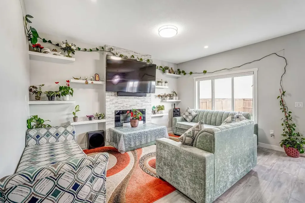 349 Corner Meadows Way NE Calgary AB T3N1Y6
