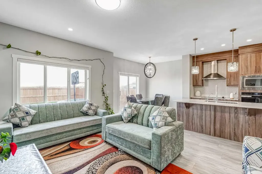 349 Corner Meadows Way NE Calgary AB T3N1Y6