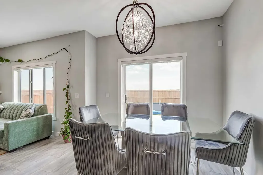 349 Corner Meadows Way NE Calgary AB T3N1Y6