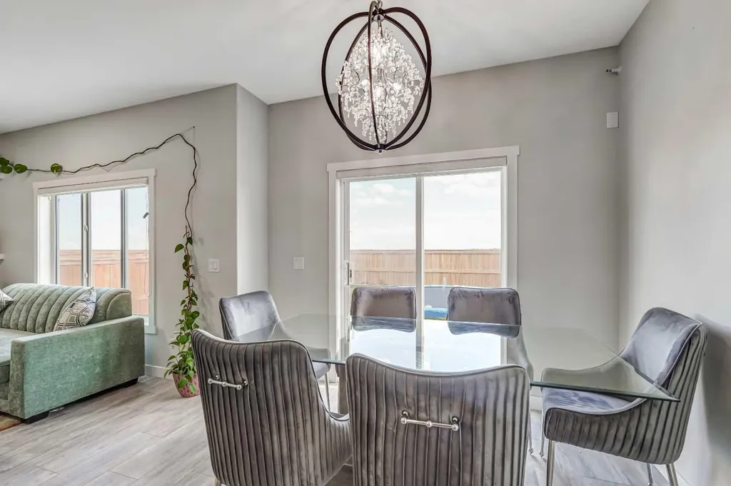 349 Corner Meadows Way NE Calgary AB T3N1Y6