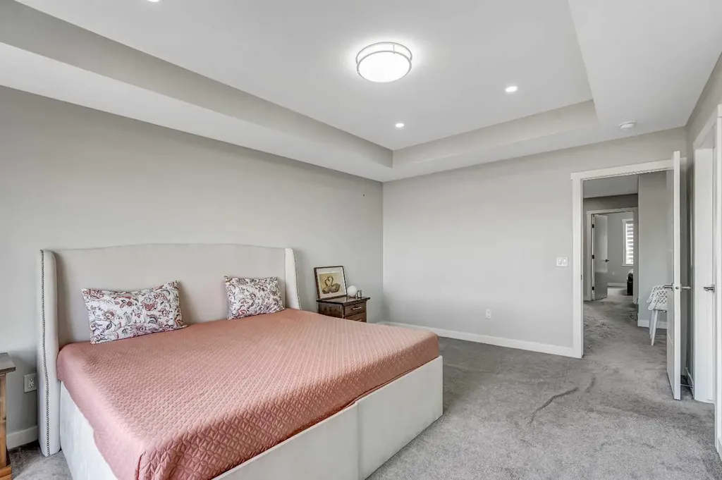 349 Corner Meadows Way NE Calgary AB T3N1Y6
