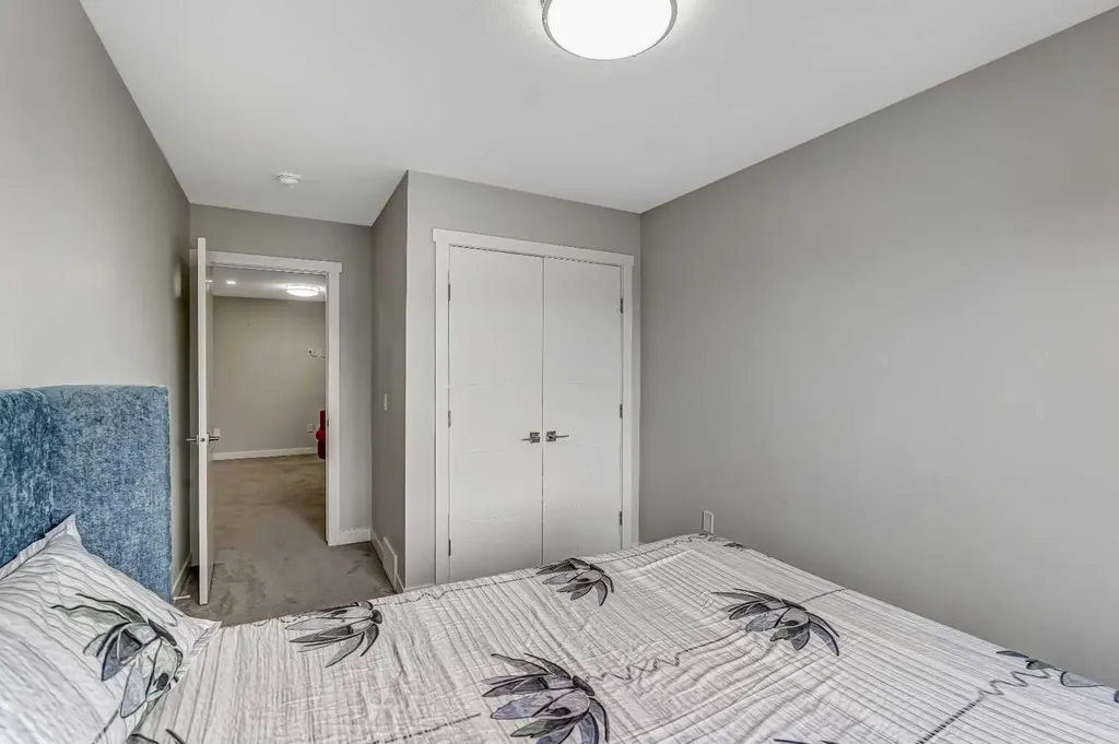 349 Corner Meadows Way NE Calgary AB T3N1Y6