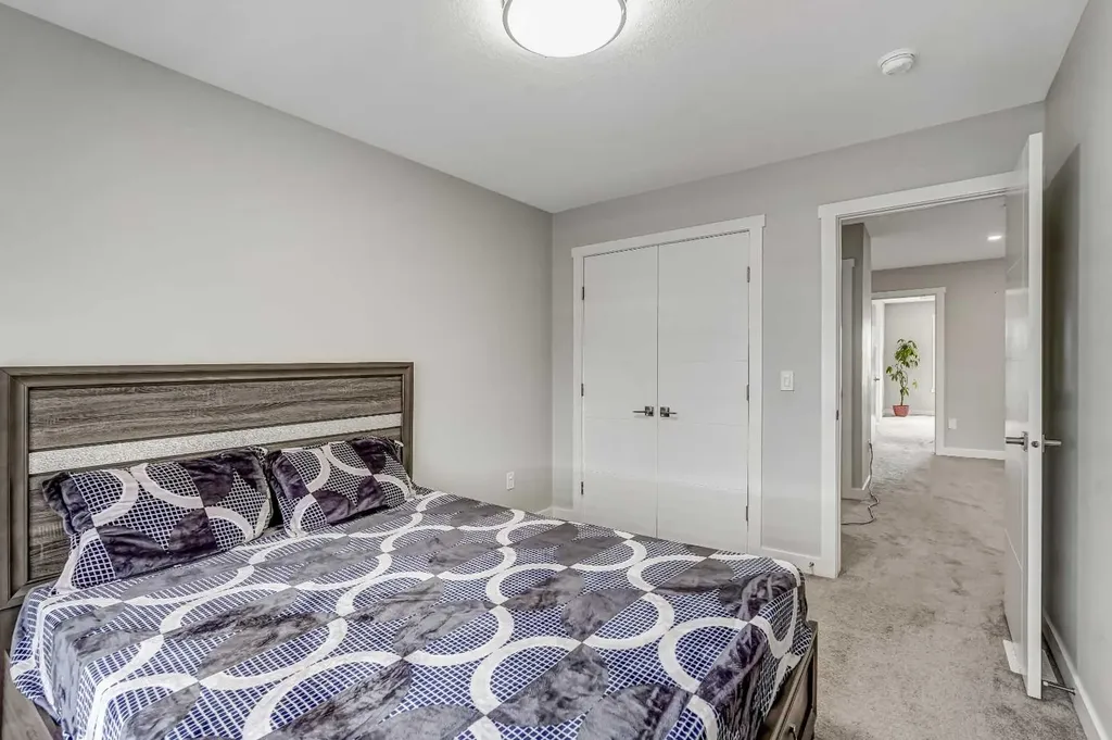 349 Corner Meadows Way NE Calgary AB T3N1Y6