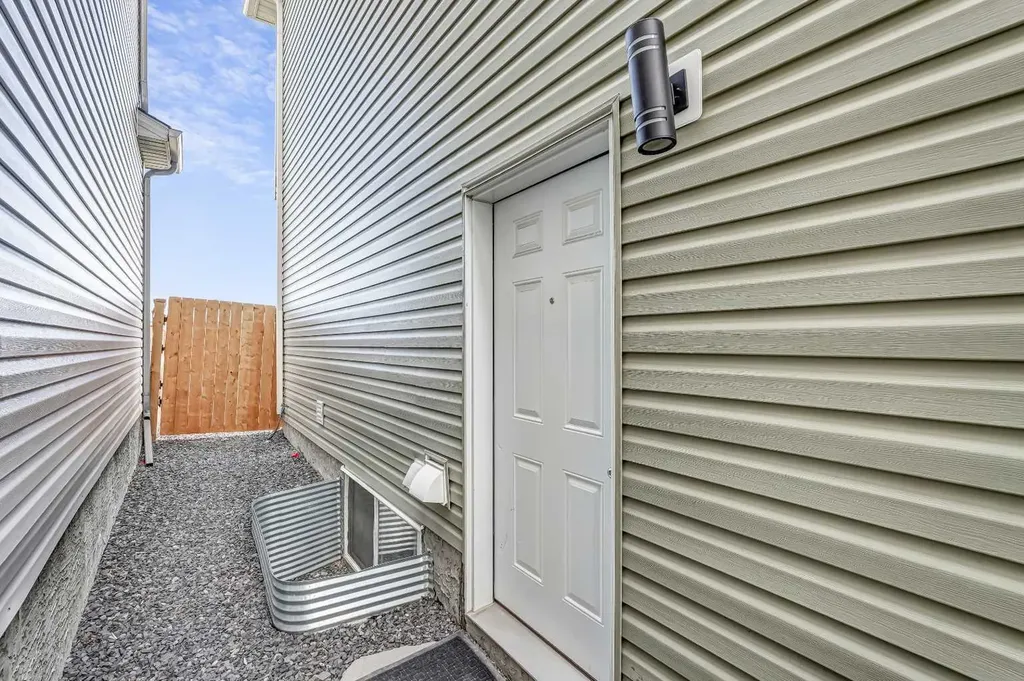 349 Corner Meadows Way NE Calgary AB T3N1Y6