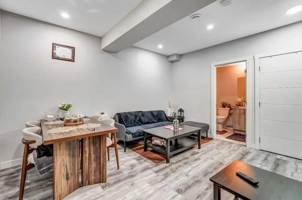 349 Corner Meadows Way NE Calgary AB T3N1Y6
