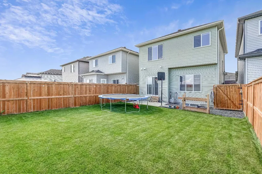 349 Corner Meadows Way NE Calgary AB T3N1Y6