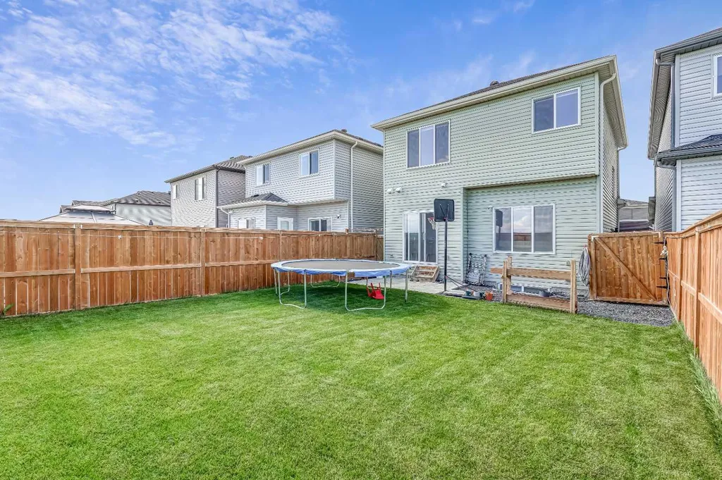 349 Corner Meadows Way NE Calgary AB T3N1Y6