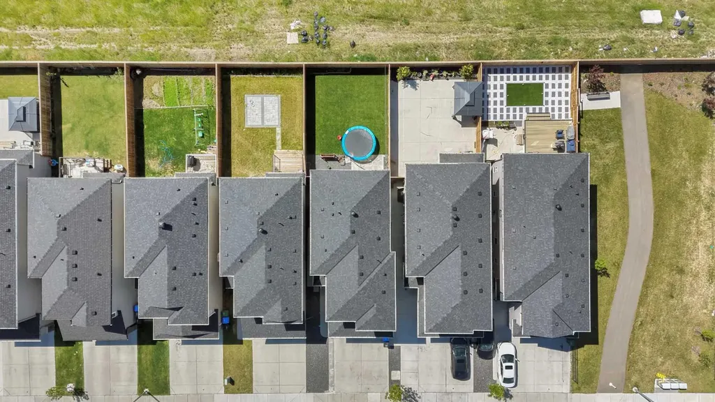349 Corner Meadows Way NE Calgary AB T3N1Y6