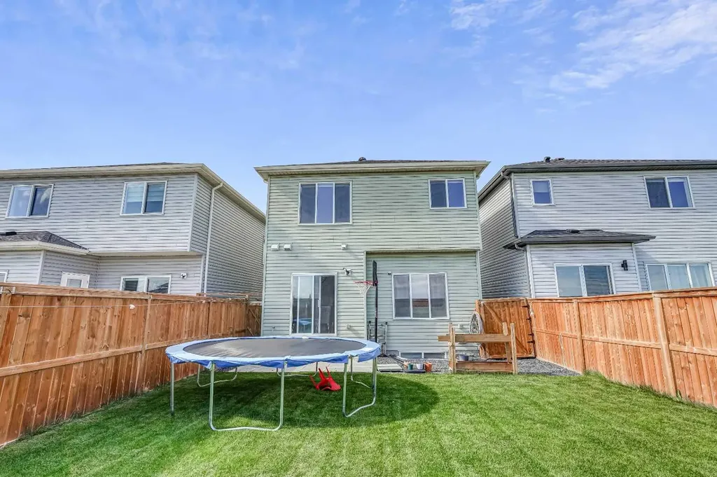 349 Corner Meadows Way NE Calgary AB T3N1Y6