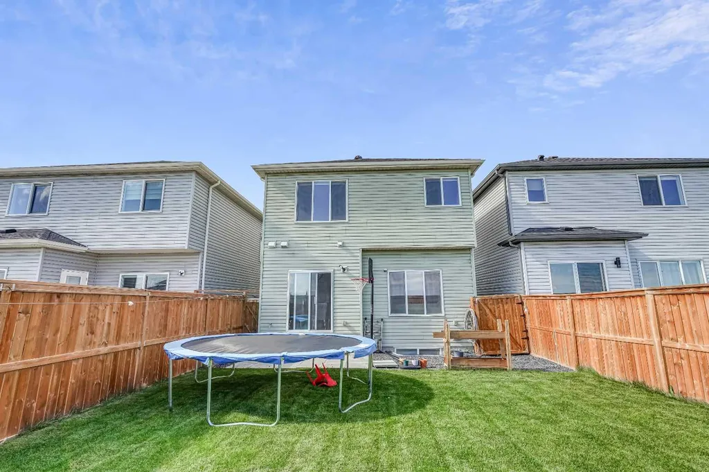 349 Corner Meadows Way NE Calgary AB T3N1Y6