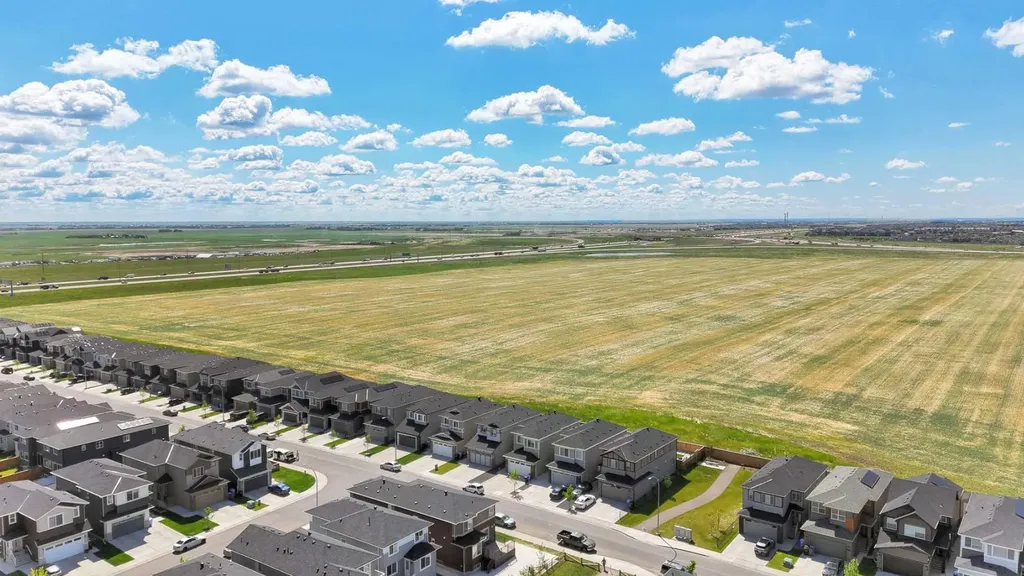349 Corner Meadows Way NE Calgary AB T3N1Y6