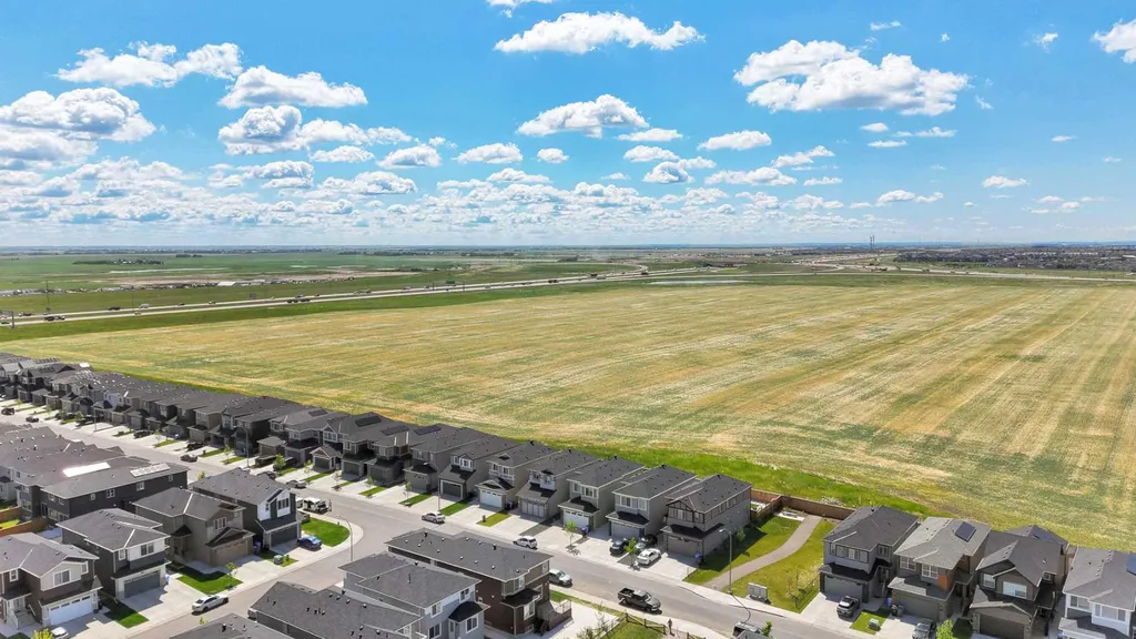 349 Corner Meadows Way NE Calgary AB T3N1Y6