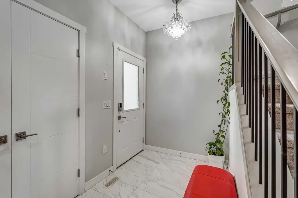 349 Corner Meadows Way NE Calgary AB T3N1Y6