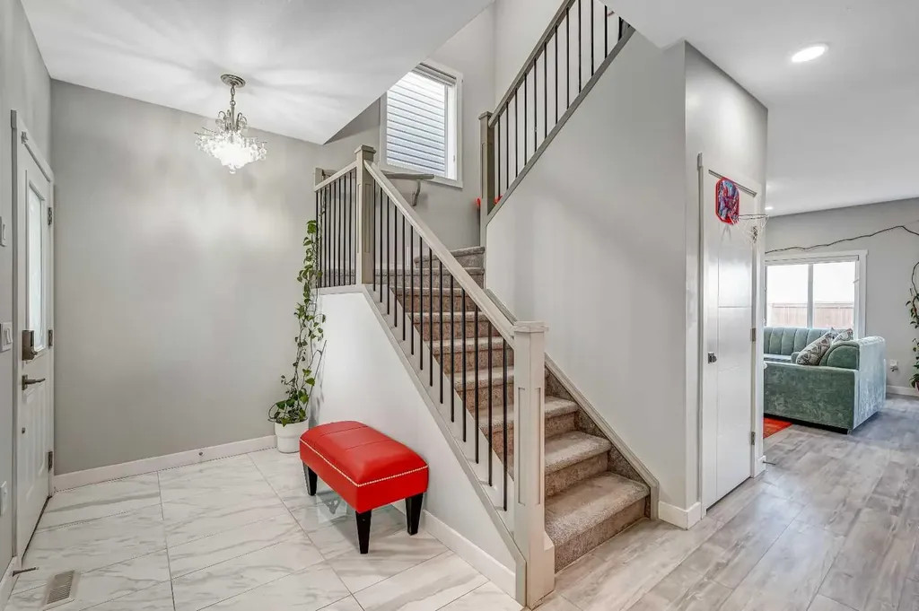 349 Corner Meadows Way NE Calgary AB T3N1Y6