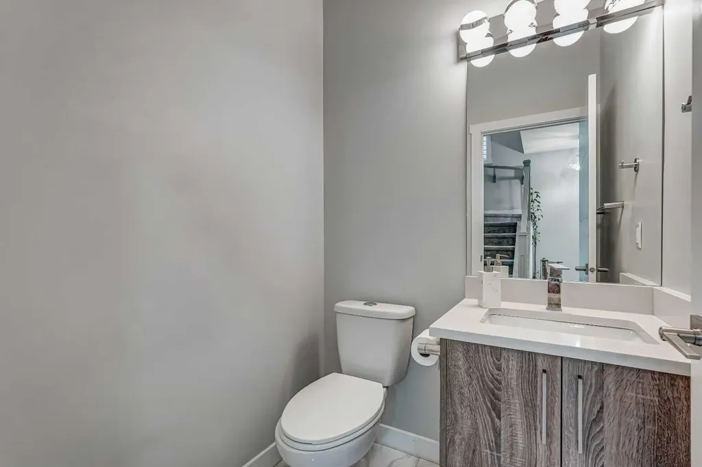 349 Corner Meadows Way NE Calgary AB T3N1Y6