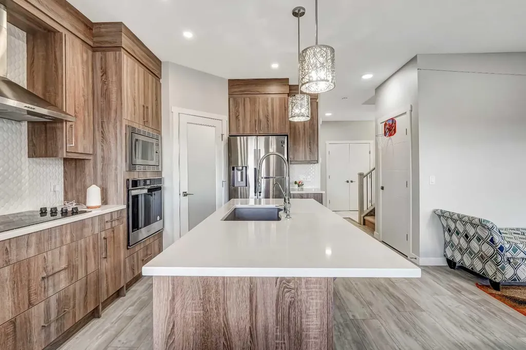 349 Corner Meadows Way NE Calgary AB T3N1Y6