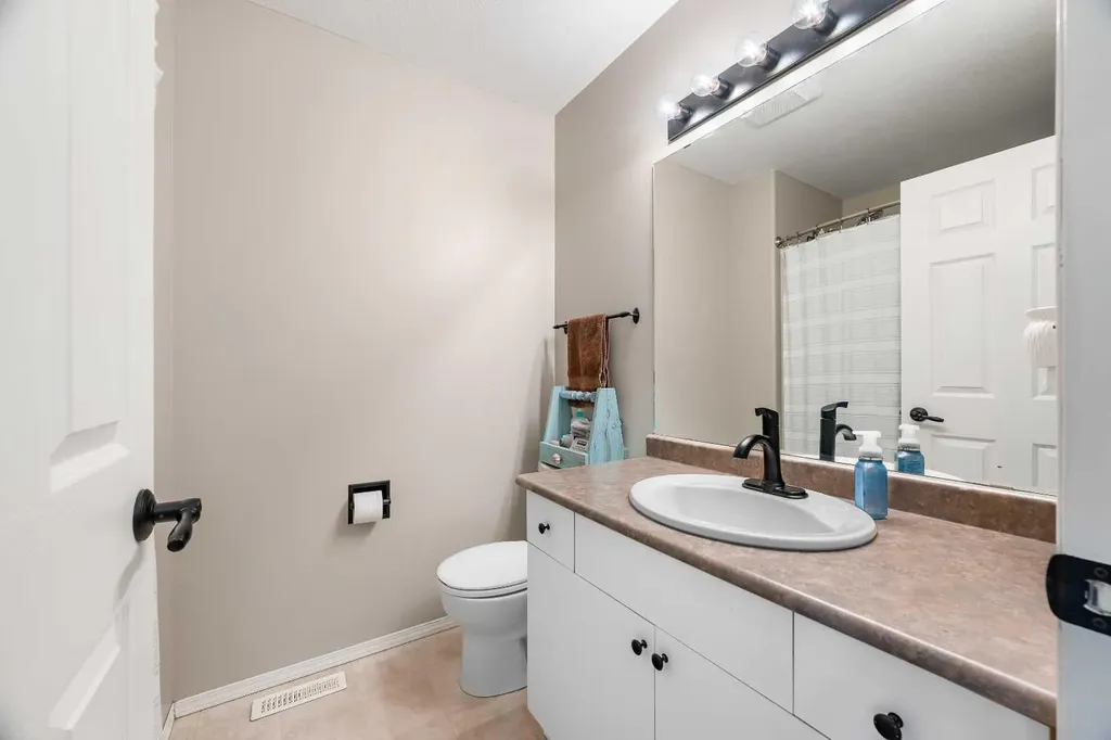 3805 65 Avenue Lloydminster AB T9V 2W6
