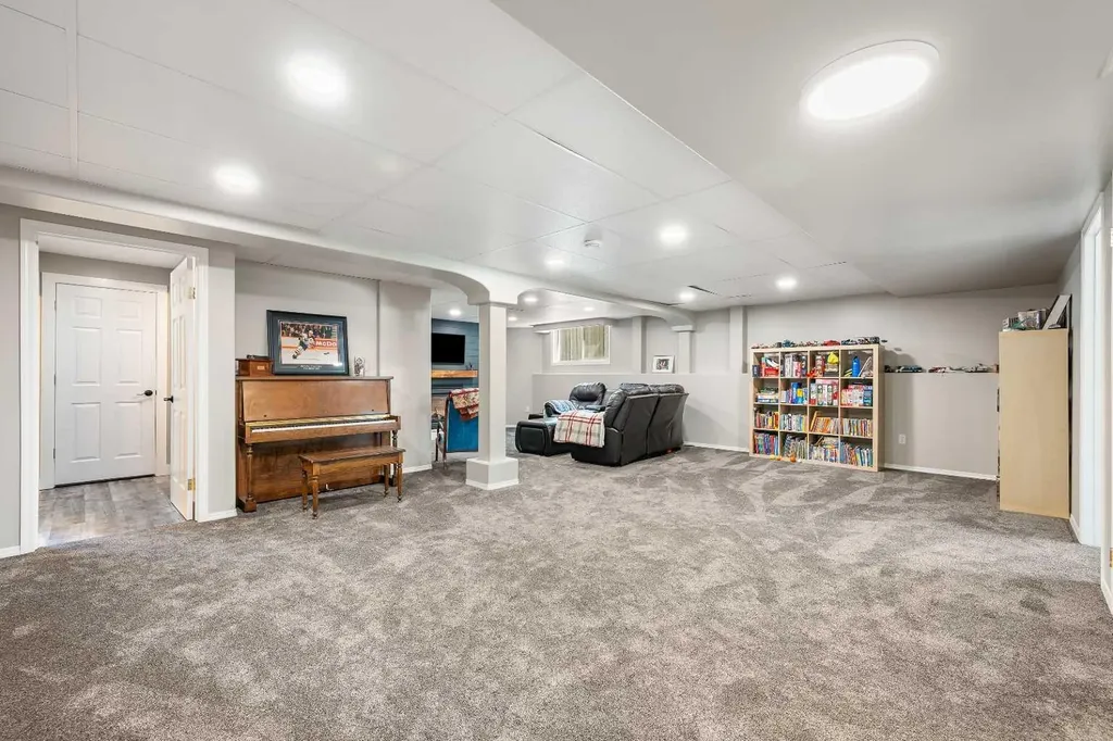 3805 65 Avenue Lloydminster AB T9V 2W6