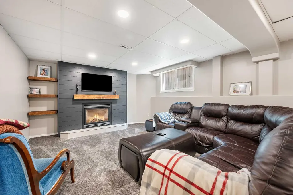 3805 65 Avenue Lloydminster AB T9V 2W6