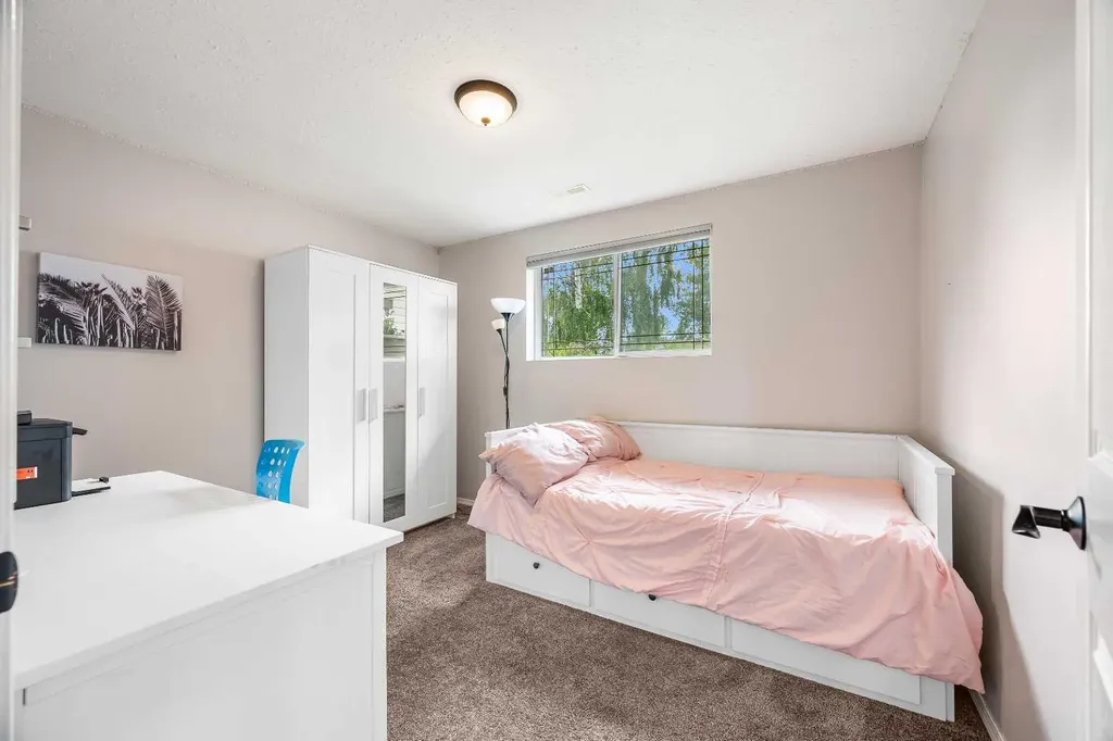 3805 65 Avenue Lloydminster AB T9V 2W6