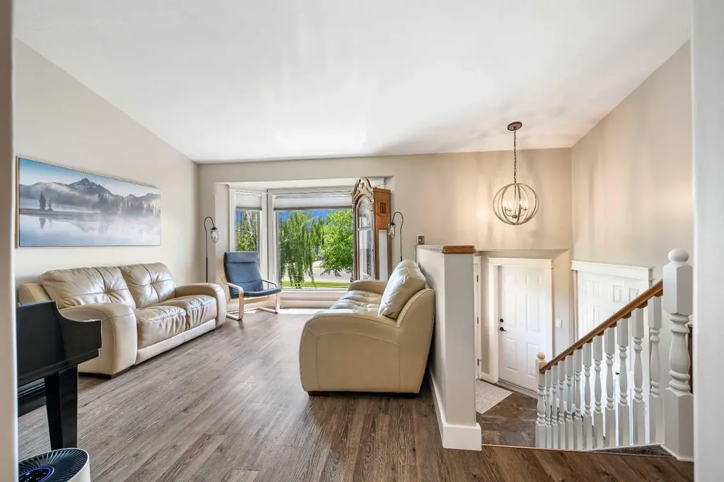 3805 65 Avenue Lloydminster AB T9V 2W6