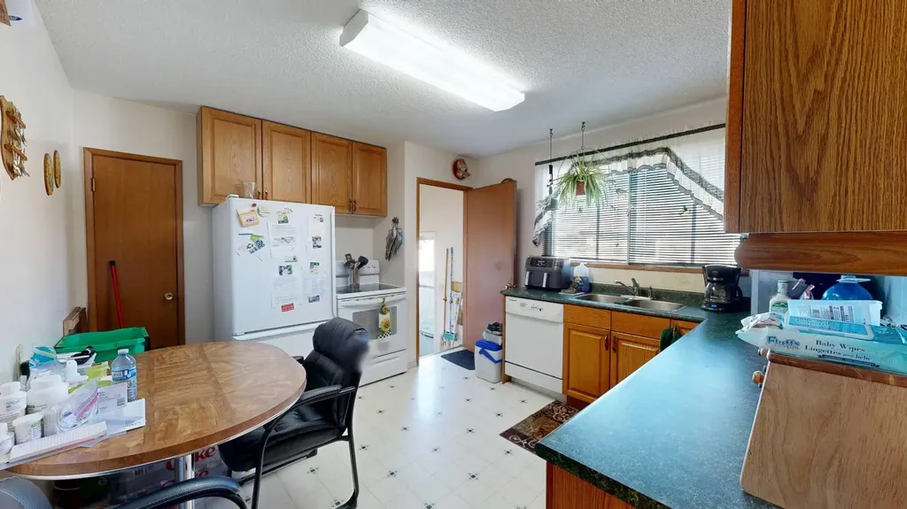 1424 Radisson Drive SE Calgary AB T2A1Z4