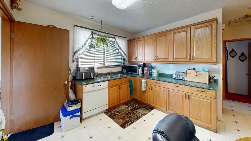 1424 Radisson Drive SE Calgary AB T2A1Z4