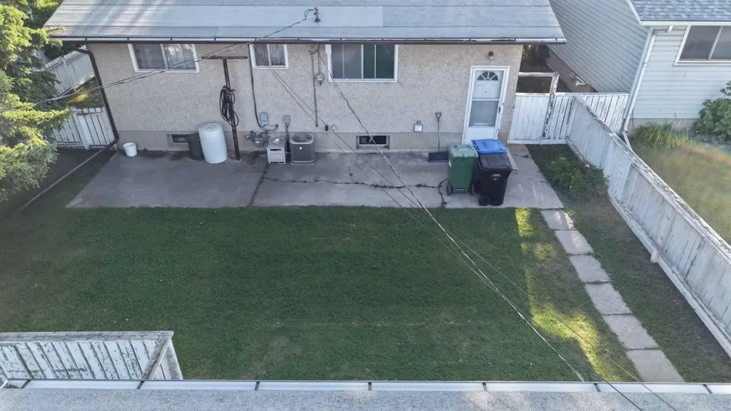 1424 Radisson Drive SE Calgary AB T2A1Z4