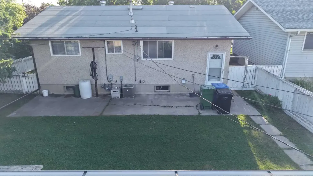 1424 Radisson Drive SE Calgary AB T2A1Z4