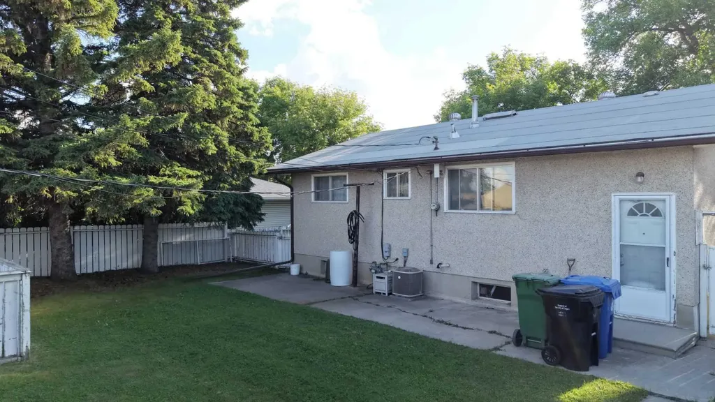 1424 Radisson Drive SE Calgary AB T2A1Z4