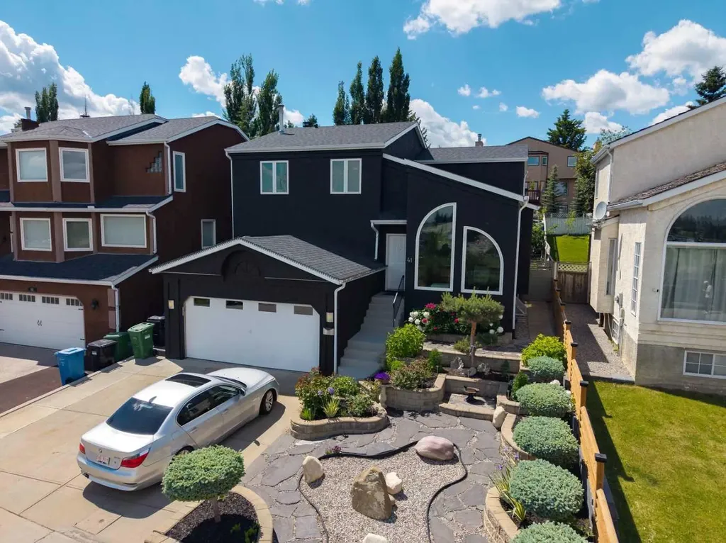 41 Sidon Crescent SW Calgary AB T3H2B5