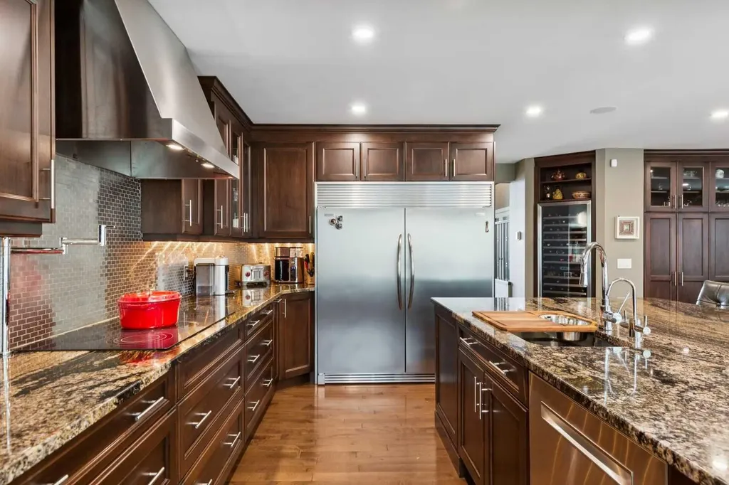 41 Sidon Crescent SW Calgary AB T3H2B5