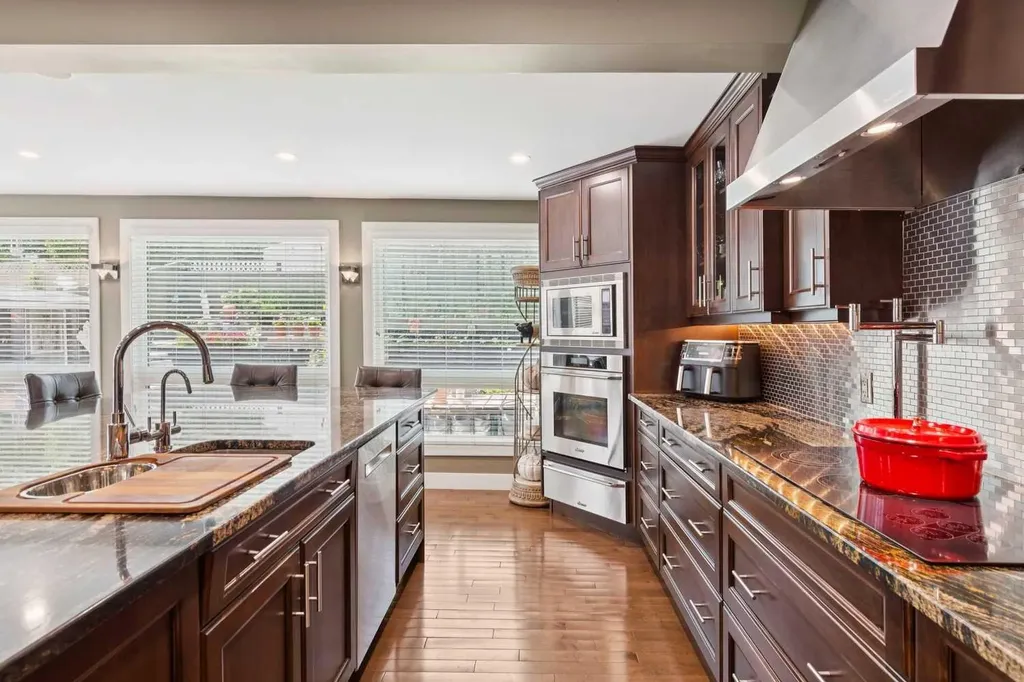 41 Sidon Crescent SW Calgary AB T3H2B5