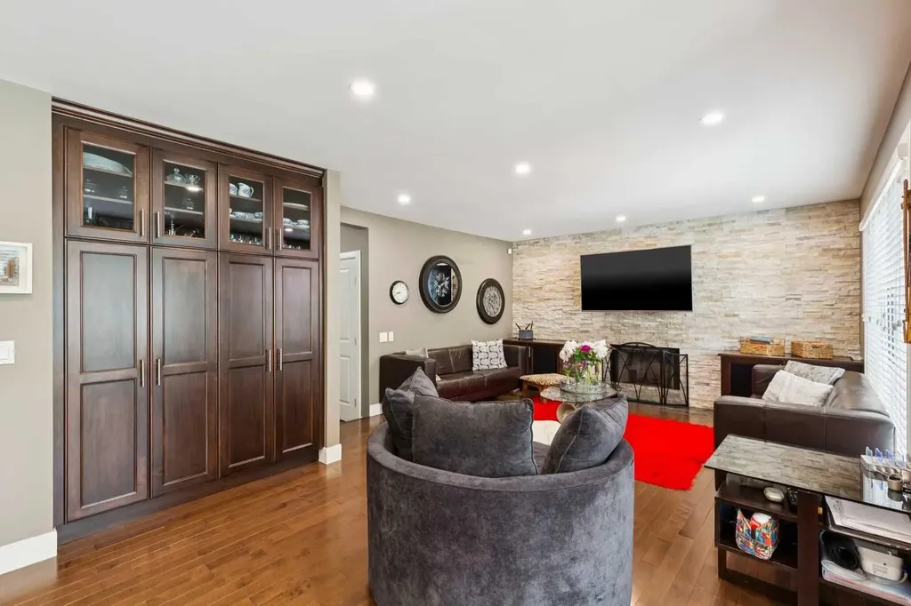 41 Sidon Crescent SW Calgary AB T3H2B5